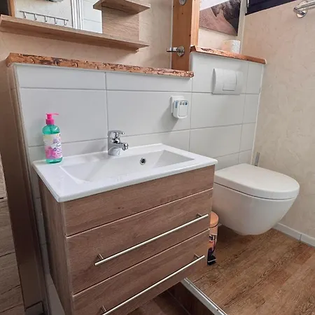 Gemuetliches In Der Eifel Mit Pool, Tennisplatz, Minigolf Und Nahem Nyaraló