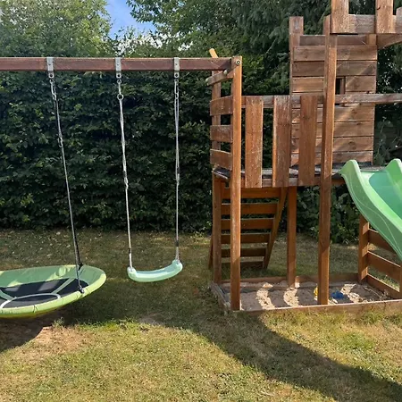 Gemuetliches In Der Eifel Mit Pool, Tennisplatz, Minigolf Und Nahem Hébergement de vacances *